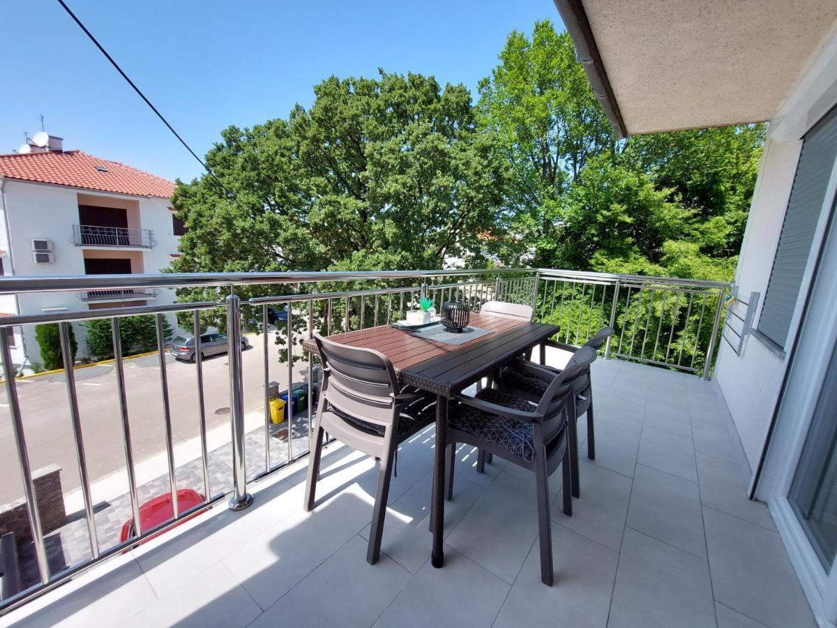 Apartment Vesel Малинска Экстерьер фото